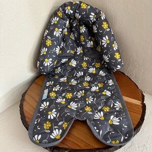 On The Goldbug Head Support Daisy Print